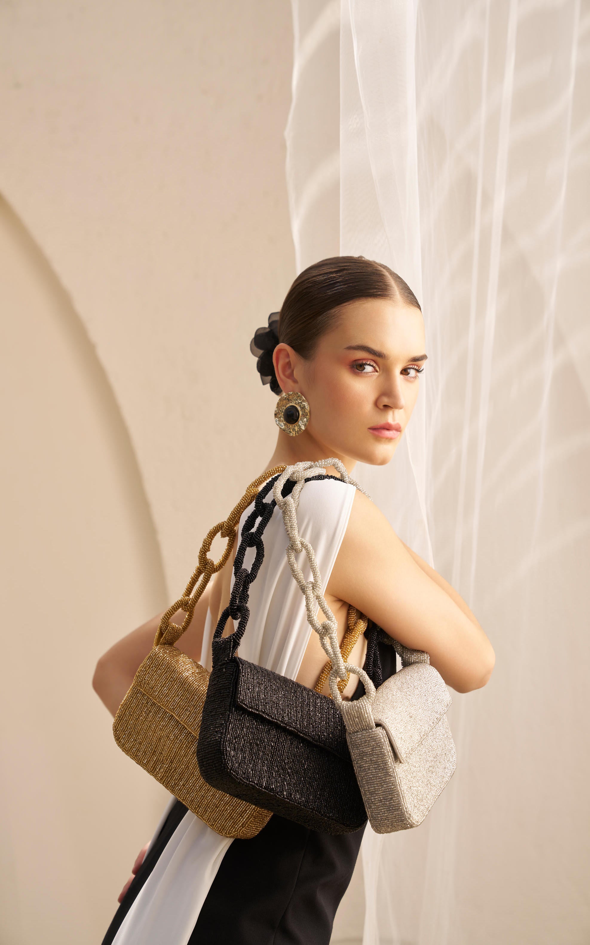 CHAIN STRAP BEADED BAG