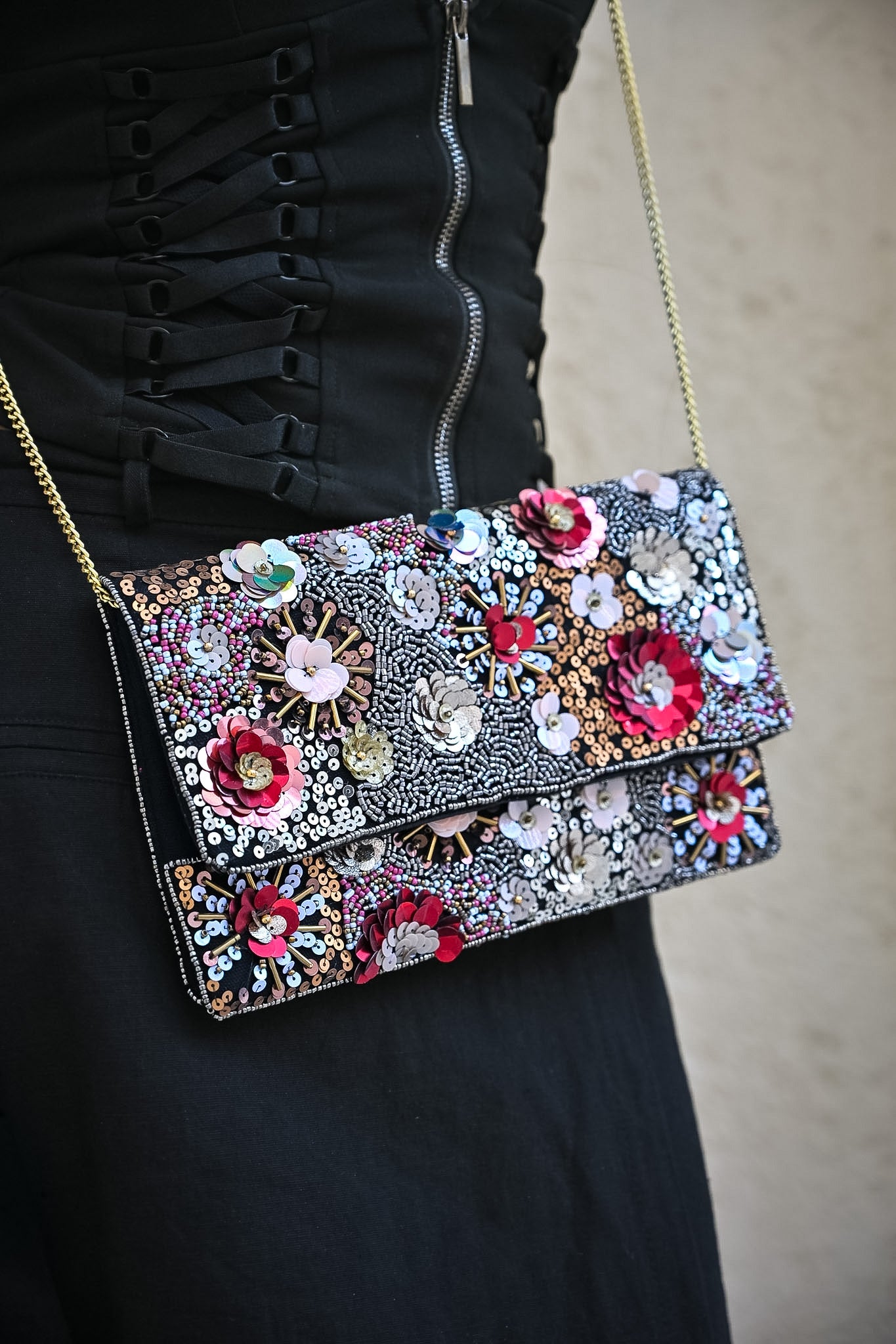 NOIR BLOOM ENVELOPE CLUTCH