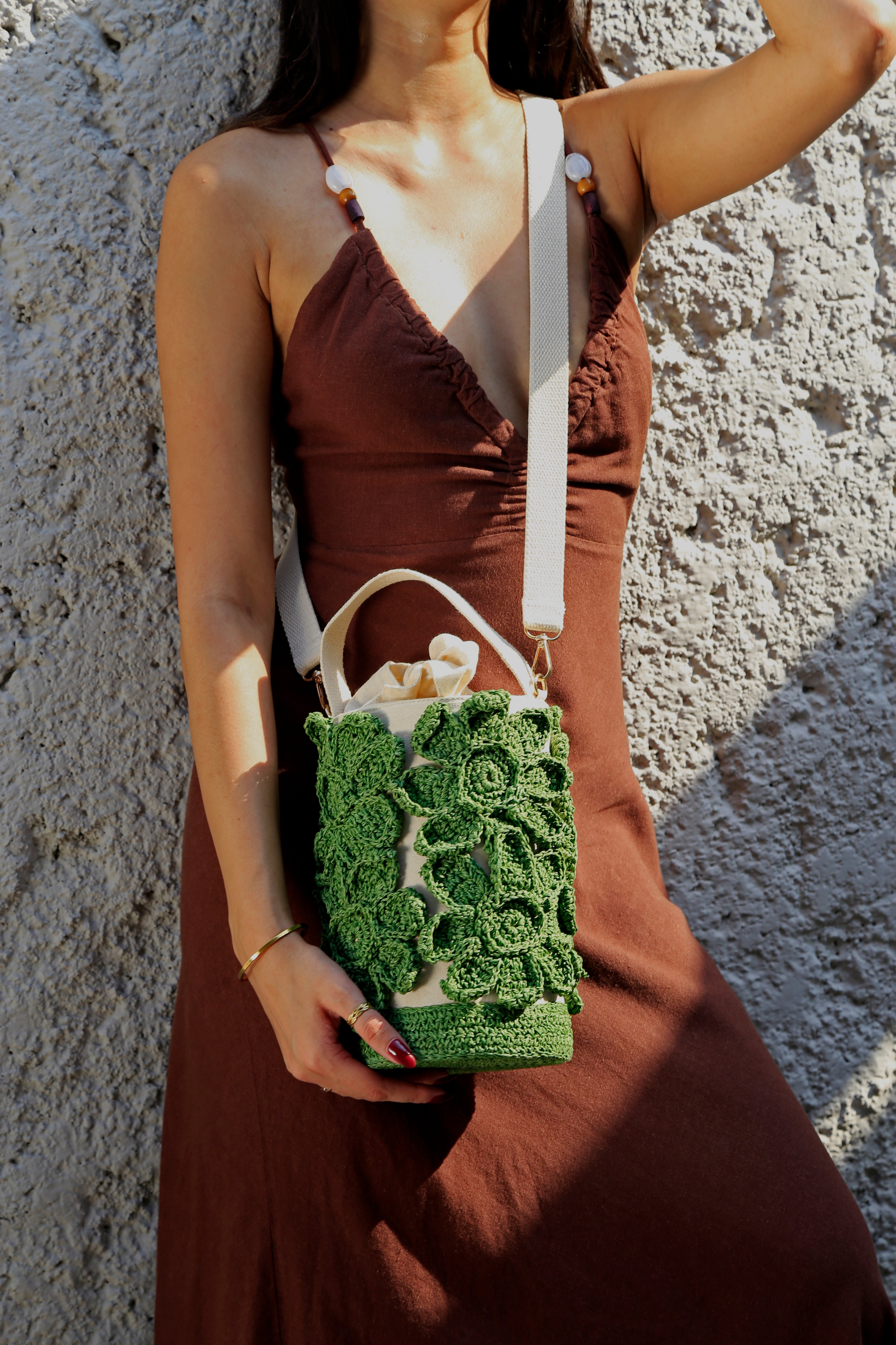 Bucket bag with Raffia crochet flowers