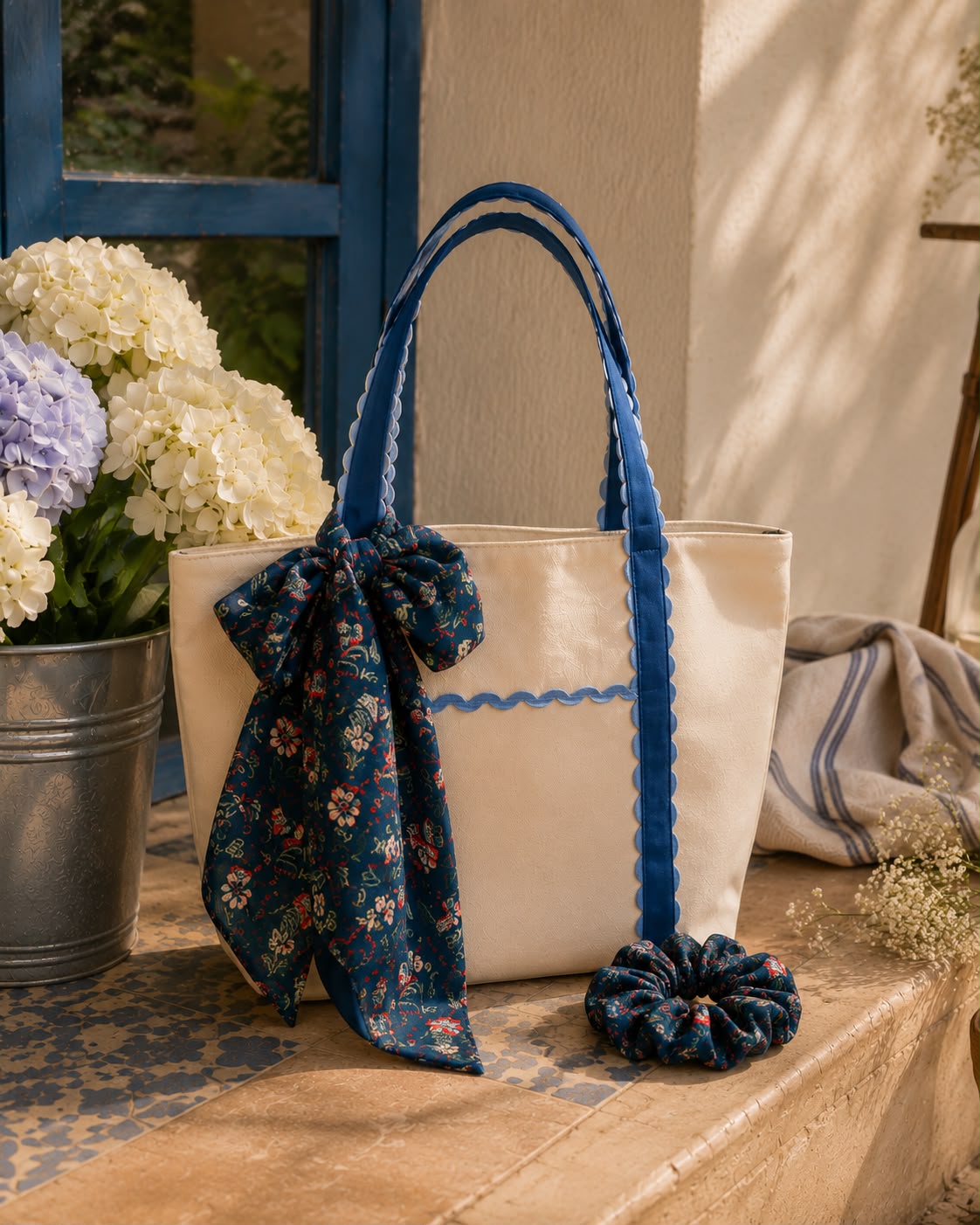 INDIAN BLUE ROBIN CANVAS TOTE